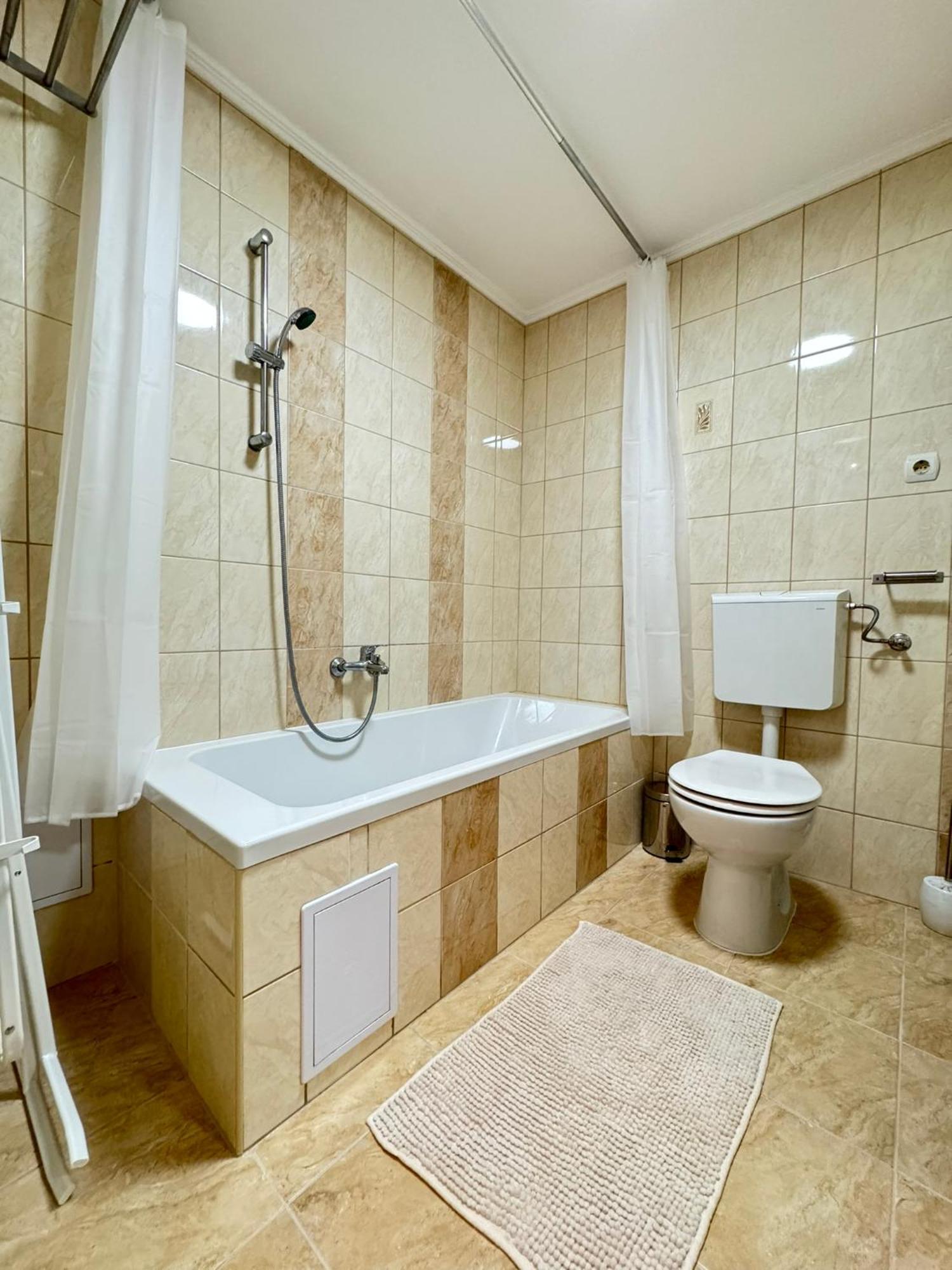 Nepszinhaz With Ac Apartment